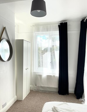 4 makuuhuonetta, silitysrauta/-lauta, internet, vuodevaatteet