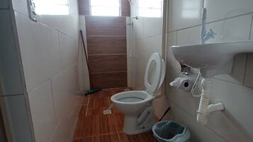 Espacio para trabajar con laptop y wifi gratis