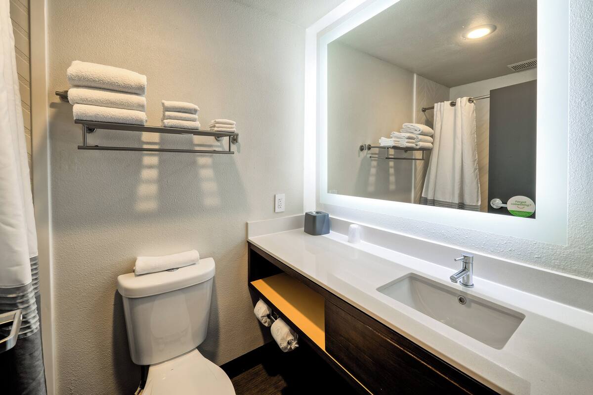 Combined shower/bathtub, hair dryer, towels, soap