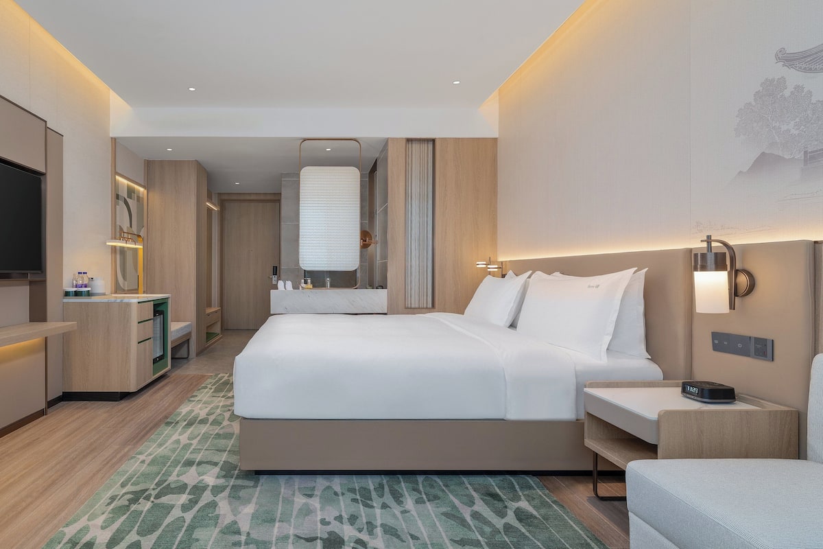 Standard Room, 1 King Bed