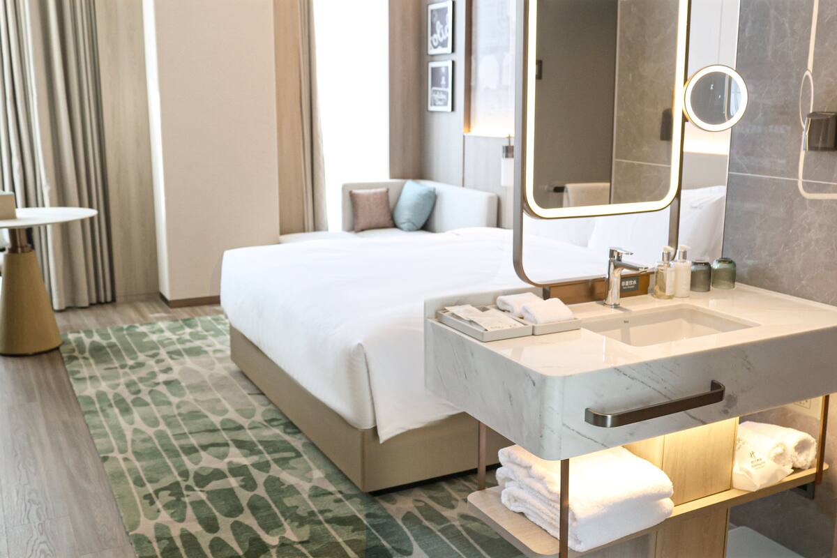 Kamar Standar, 1 Tempat Tidur King | Seprai katun Mesir, seprai premium, selimut bulu angsa, dan busa memori