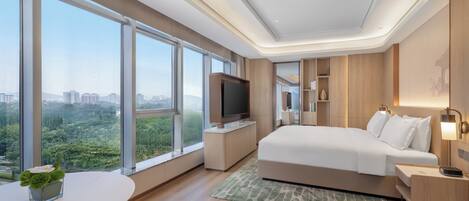 Suite, 1 Bedroom (Living and Dining Area)