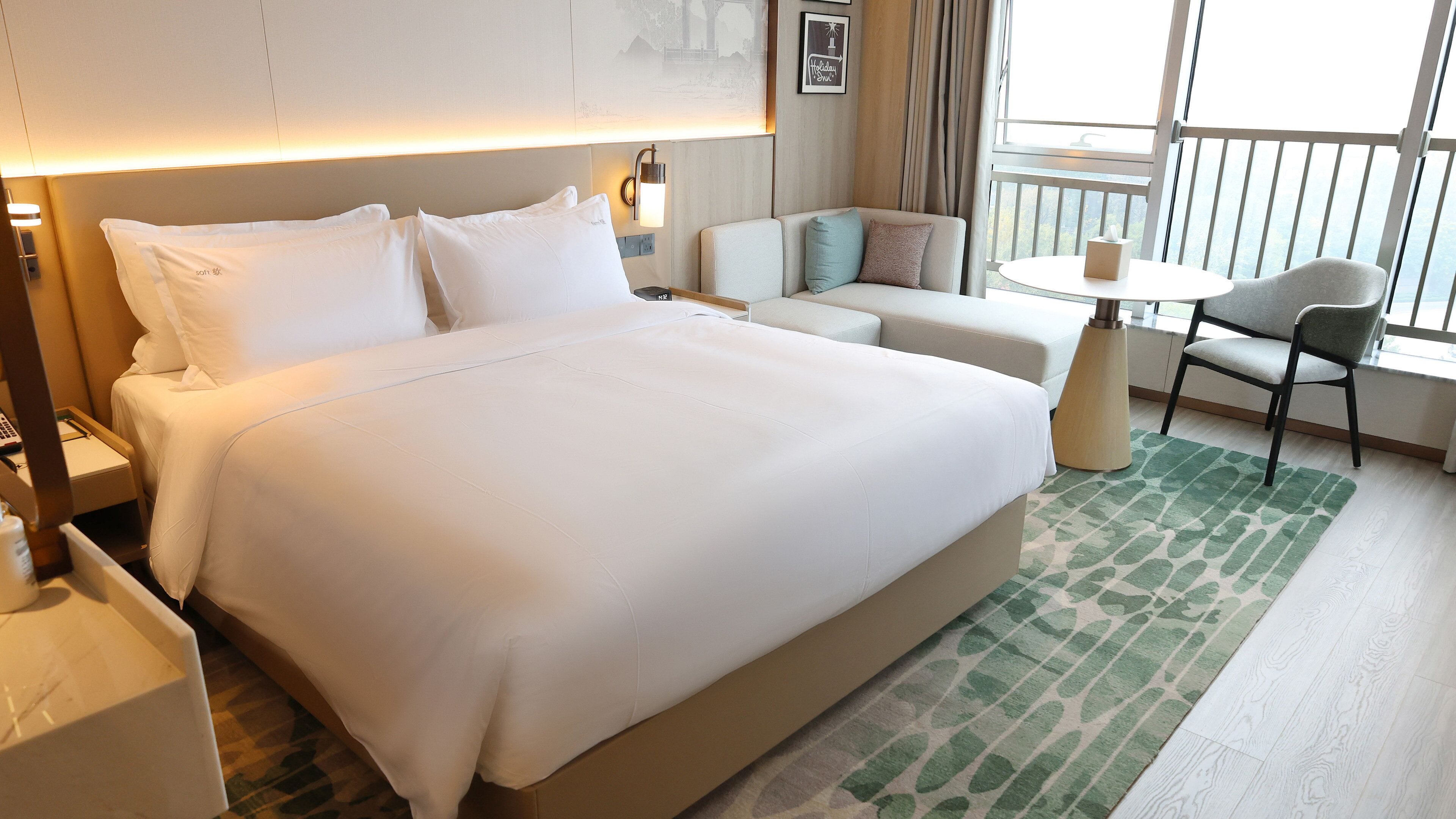 Standard Room | Egyptian cotton sheets, premium bedding, down comforters