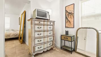 1 bedroom, desk, WiFi, bed sheets