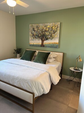 2 habitaciones, tabla de planchar con plancha, internet y ropa de cama