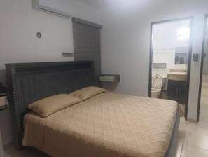2 bedrooms, Internet, bed sheets - Private and modern pool sleeps 6 with parking (Mérida)