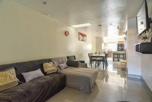 Living area - For 6, NO stairs, beach, Costco, well located! (Mérida)