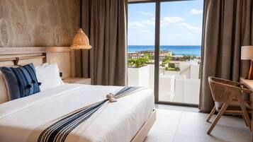 Habitación estándar, 1 cama King size, vista al océano | Ropa de cama de alta calidad y caja de seguridad en la habitación