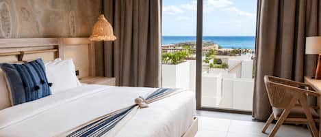 Premium bedding, in-room safe, desk, laptop workspace