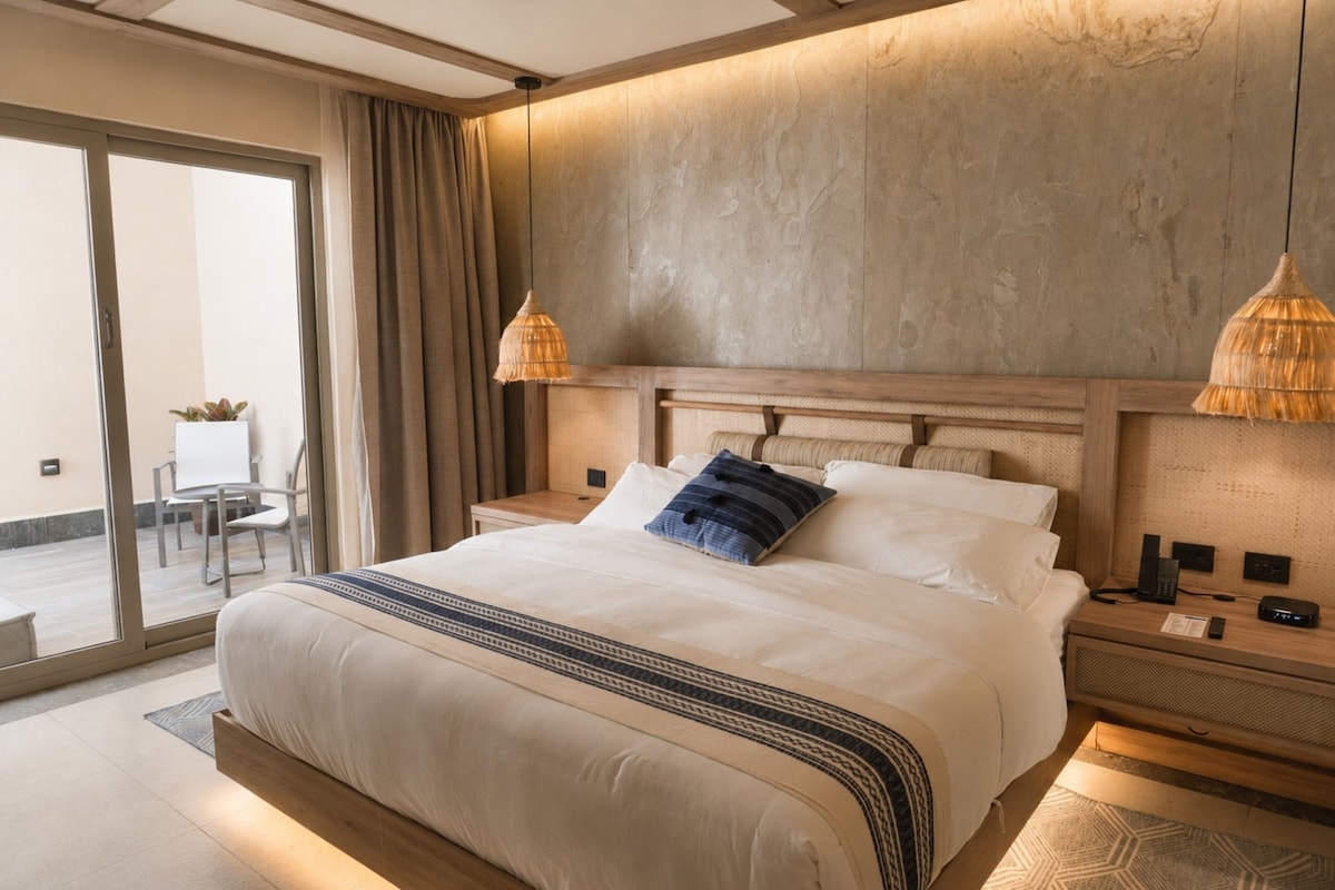 Premium Room, 1 King Bed, Accessible, Non Smoking (Communications, Terrace) | Premium bedding, in-room safe, desk, laptop workspace