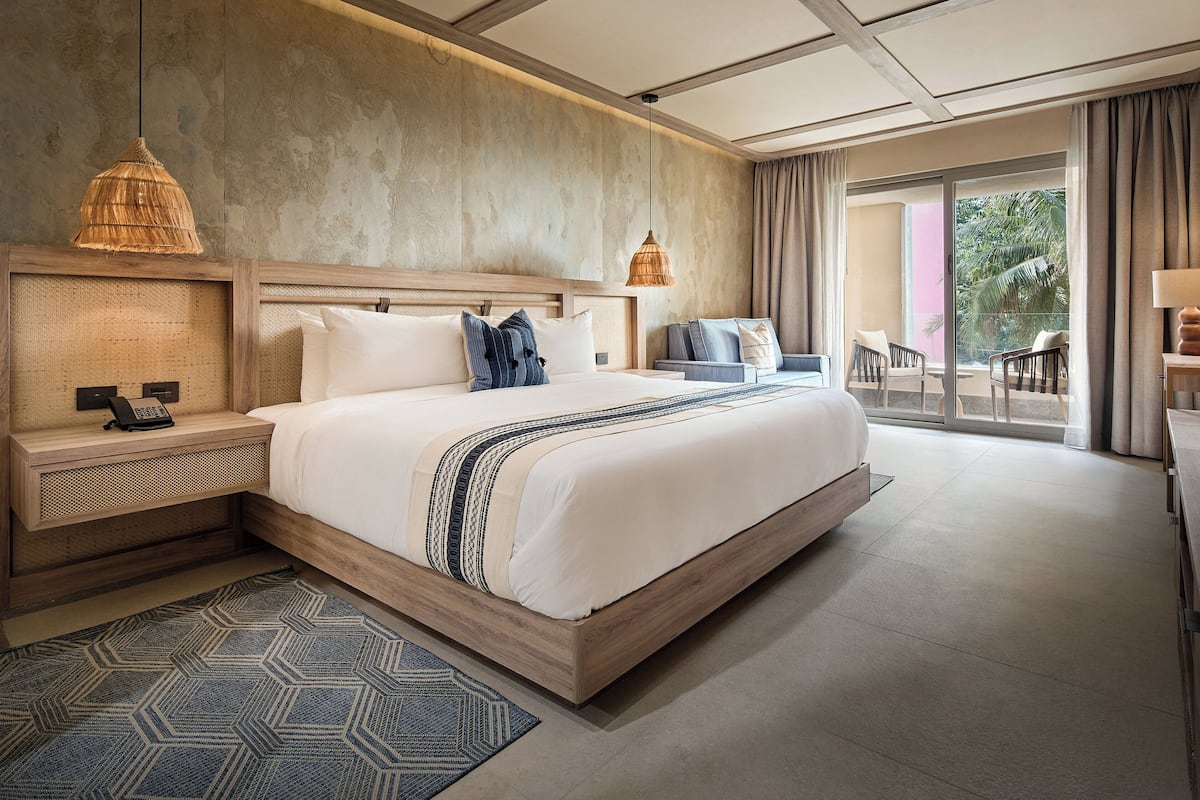 Sengetøy av topp kvalitet, safe på rommet og skrivebord