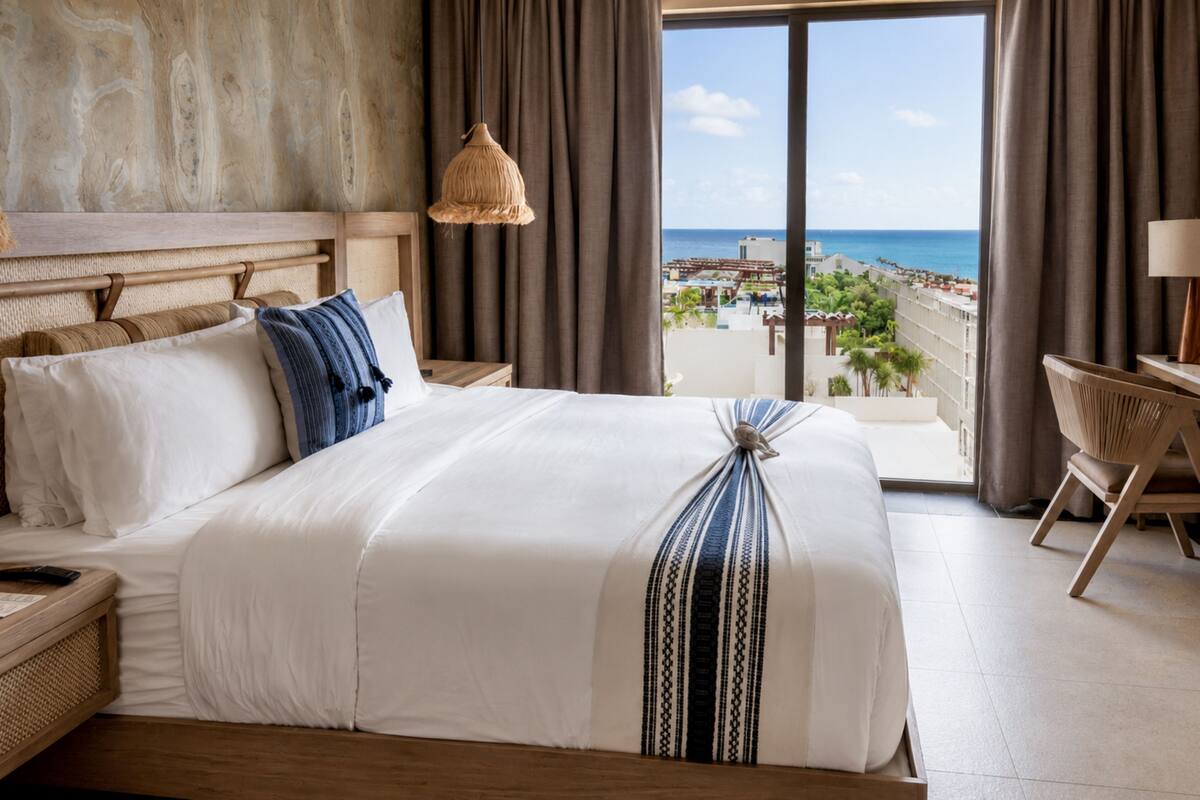 Standard Room, 1 King Bed, Ocean View