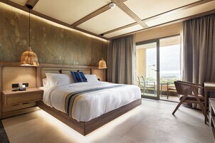 Standard Room, 1 King Bed, Balcony, Ocean View | Premium bedding, in-room safe, desk, laptop workspace