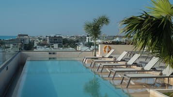 Outdoor pool, free cabanas, pool umbrellas