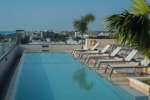 Outdoor pool, free cabanas, pool umbrellas