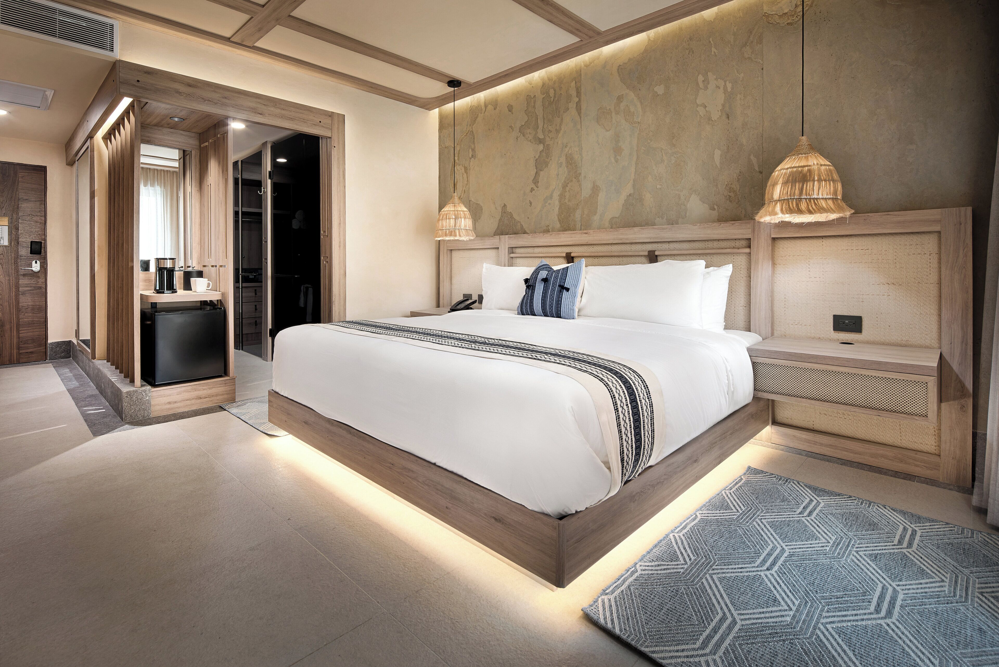 Premium bedding, in-room safe, desk, laptop workspace