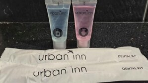 Kaksi Urban Inn -hotellin hammashygieniasettiä tasolla.