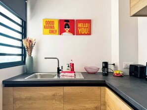 Fridge, microwave, oven, coffee/tea maker