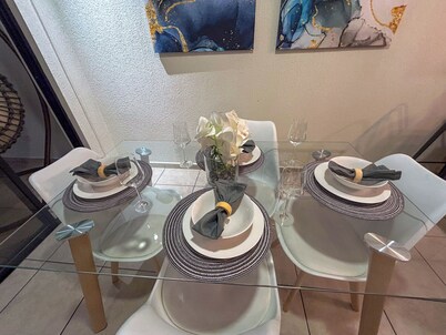 Oasis in San Salvador - Pool & Full A/C