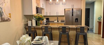 Oasis in San Salvador - Pool & Full A/C