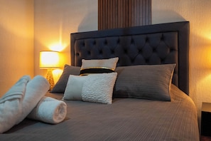 4 habitaciones, tabla de planchar con plancha, wifi y ropa de cama 