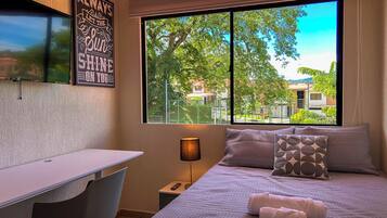 4 habitaciones, tabla de planchar con plancha, wifi y ropa de cama