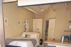 1 bedroom, iron/ironing board, internet, bed sheets