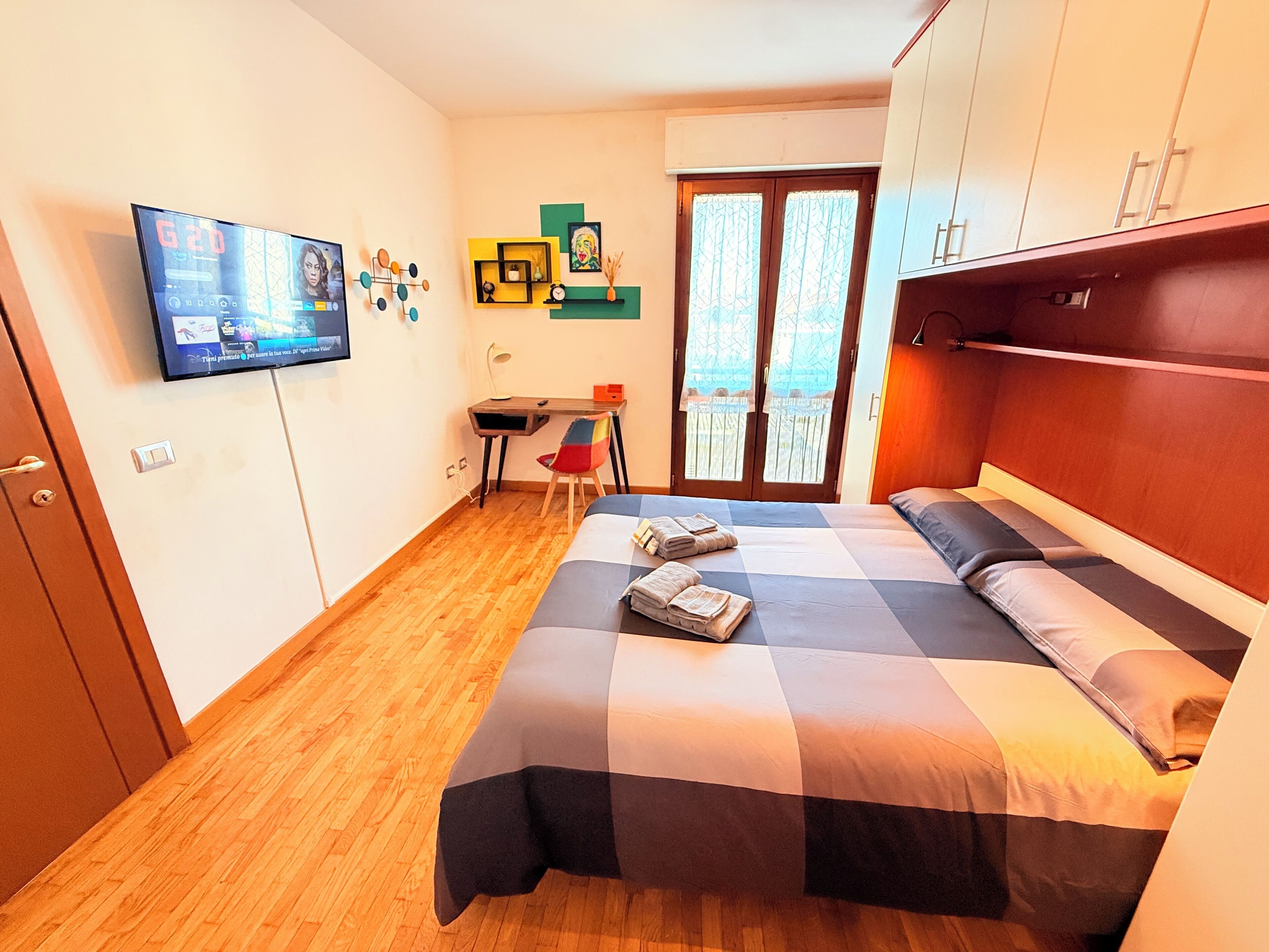 1 Schlafzimmer, Zimmersafe, Schreibtisch, Bügeleisen/Bügelbrett