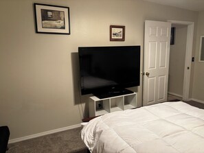 2 bedrooms, WiFi, bed sheets, wheelchair access - House near McMenamins Edgefield, Outlets, Blue Lake Park, Gorge, Hiking, Mt Hood (Fairview)