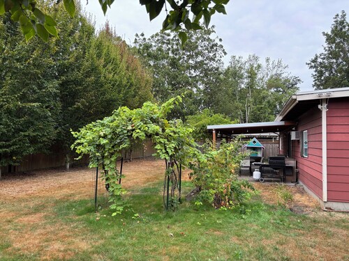 House near McMenamins Edgefield, Outlets, Blue Lake Park, Gorge, Hiking, Mt Hood