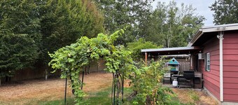 House near McMenamins Edgefield, Outlets, Blue Lake Park, Gorge, Hiking, Mt Hood