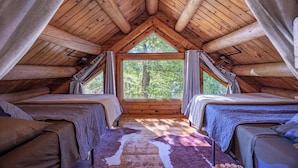 4 bedrooms, desk, iron/ironing board, travel cot - Mtn Cabin, Smoky Views! 15min2Gatlinburg PF Dollywood (Sevierville)