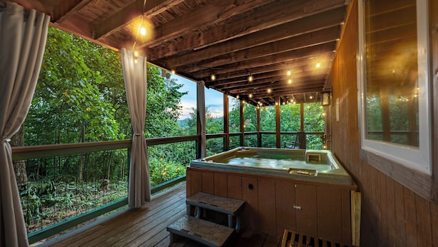Outdoor spa tub - Mtn Cabin, Smoky Views! 15min2Gatlinburg PF Dollywood (Sevierville)
