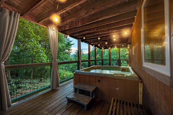 Outdoor spa tub
