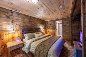 4 bedrooms, iron/ironing board, Internet, bed sheets
