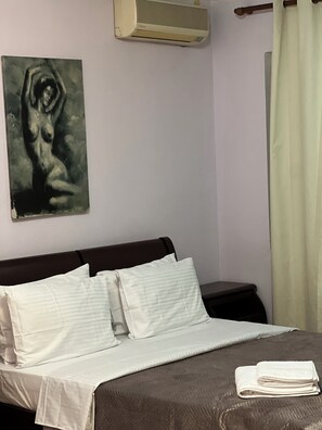 3 habitaciones, tabla de planchar con plancha, internet y ropa de cama 