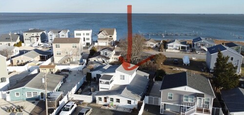 Charming 2-bedroom apartment in wonderful Lacey Township with water views