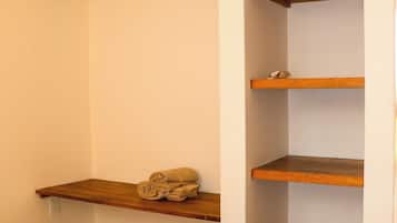 Escritorio, espacio para trabajar con un portátil, wifi gratis