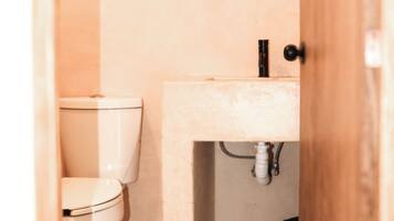 Handtücher, Seife, Shampoo, Toilettenpapier