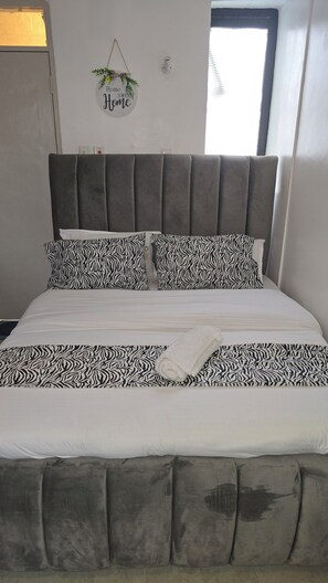 1 غرفة نوم وملاءات أسرّة