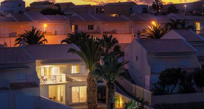 Gonçalves Guest House - Patio et vue sur la mer