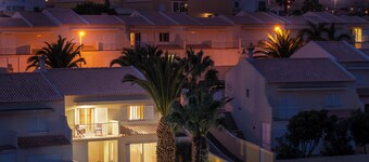 Gonçalves Guest House – Patio and Sea View