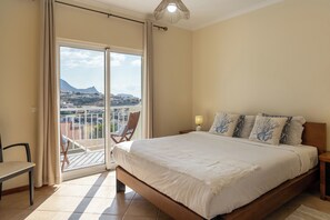 3 室のベッドルーム、アイロン / アイロン台、WiFi、ベッドシーツ