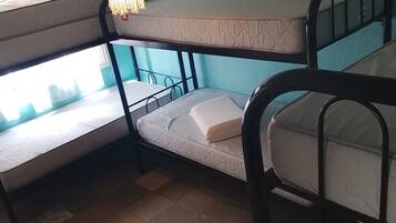 4 bedrooms, internet, bed sheets