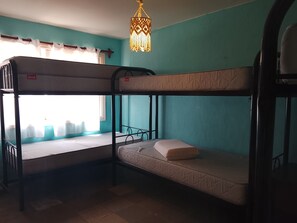 4 bedrooms, internet, bed sheets