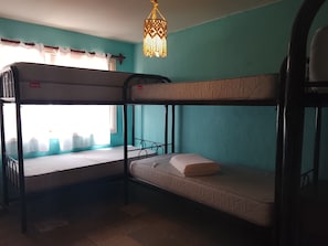 4 bedrooms, internet, bed sheets