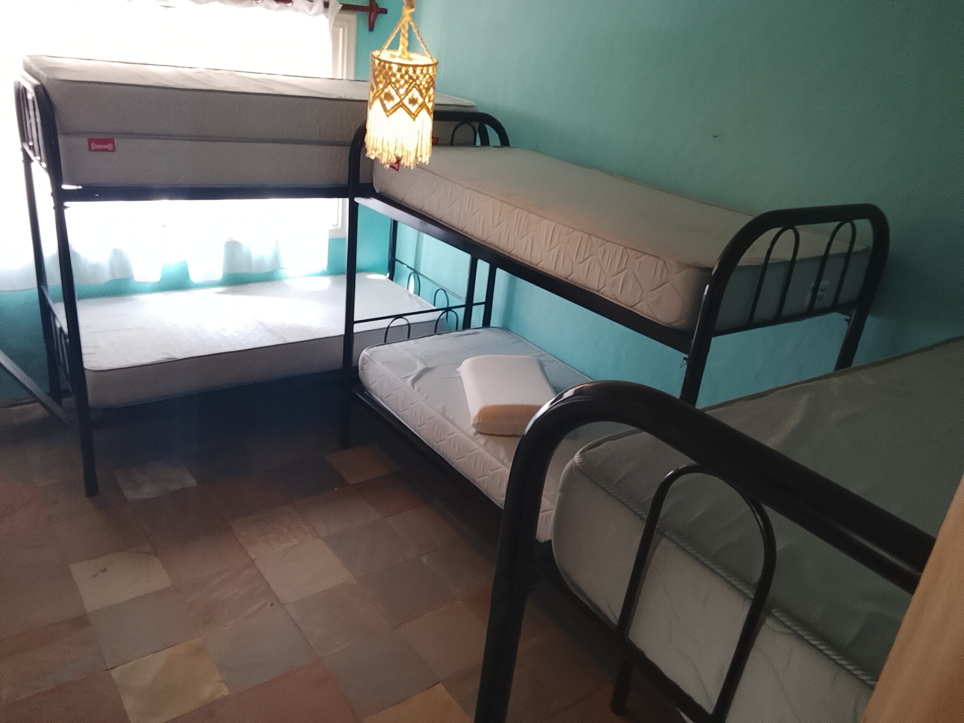 4 bedrooms, internet, bed sheets