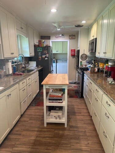 PET FRIENDLY QUIET NEIGHBORHOOD!