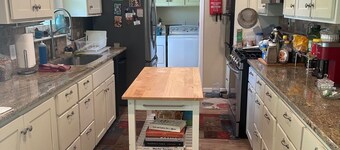 PET FRIENDLY QUIET NEIGHBORHOOD!