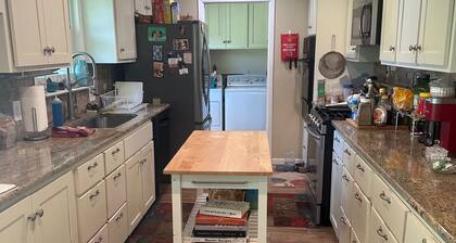 PET FRIENDLY QUIET NEIGHBORHOOD!